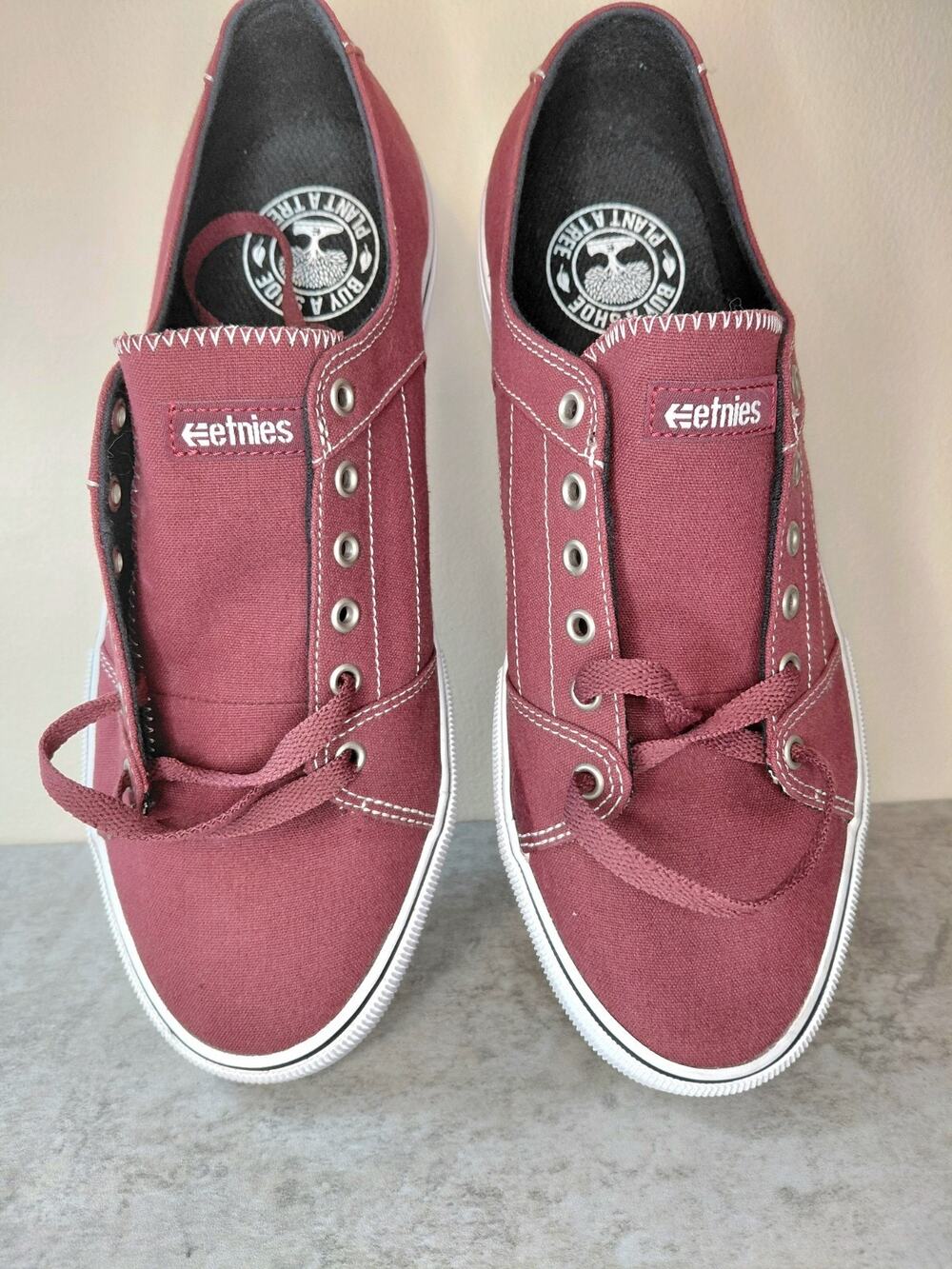 Etnies Kayson Skate Shoes Burgundy White New Size 10 Men / 11.5 Women Canvas